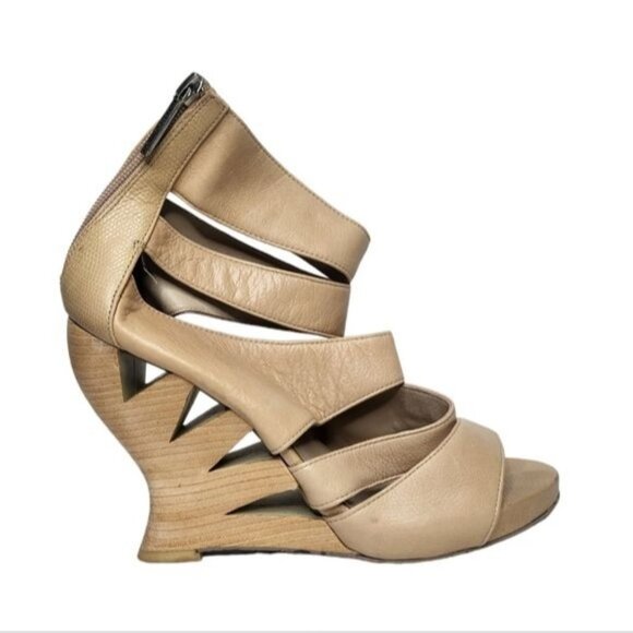 DONALD J PLINER Bataia CutOut Wedge Sandal - Picture 1 of 11
